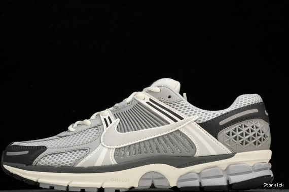  5 Grey Nike BV1358-001 Vast Zoom Vomero  0113